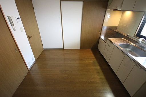 ルブニール西郷の居間写真