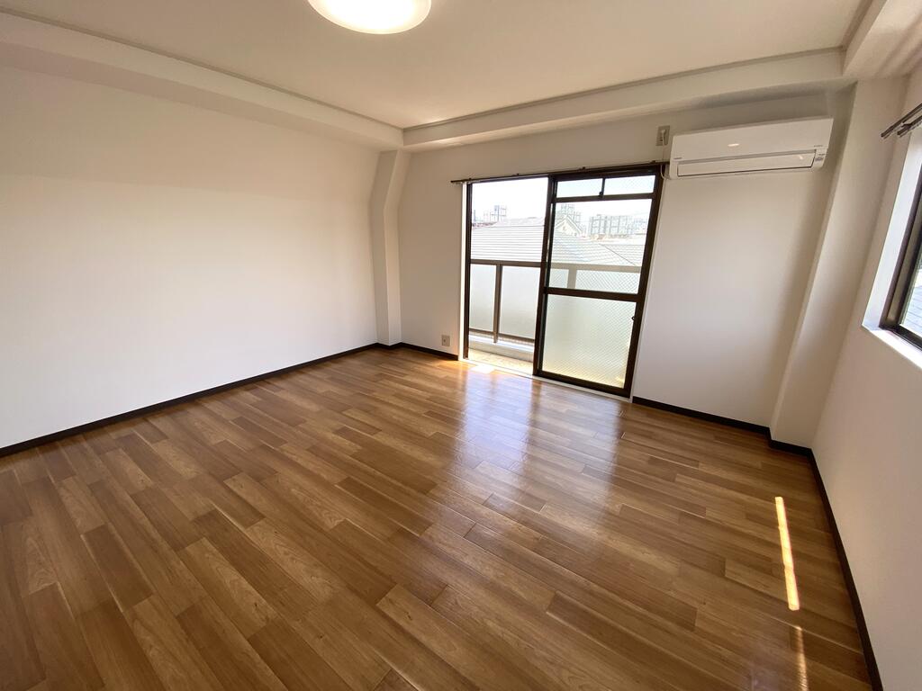 芦屋フラットの居間写真