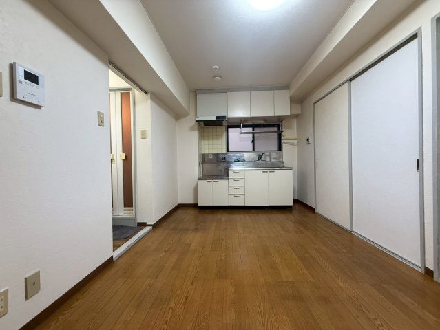 ハイツ新神戸の居間写真