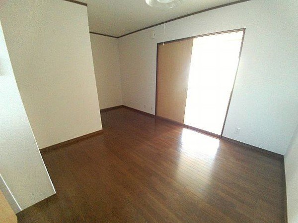 ドル深江の居間写真