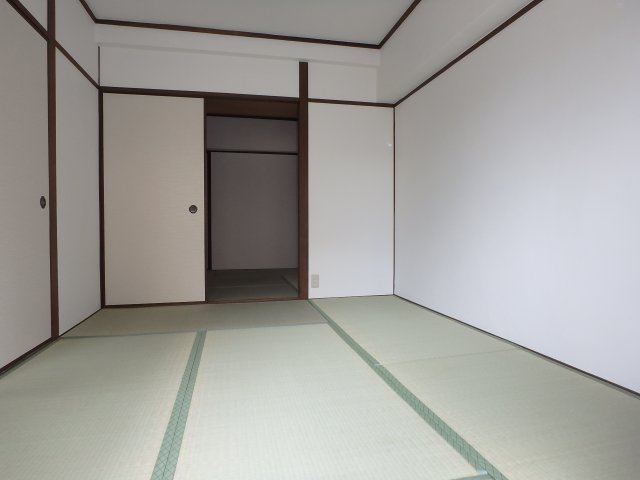 サニーライフ住吉の居間写真