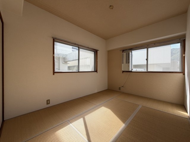 サンコート春日野道3の居間写真
