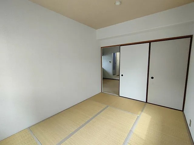 サンコート春日野道3の居間写真