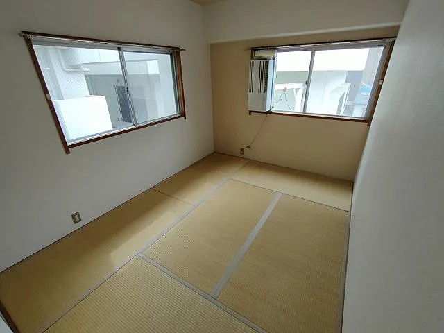 サンコート春日野道3の居間写真