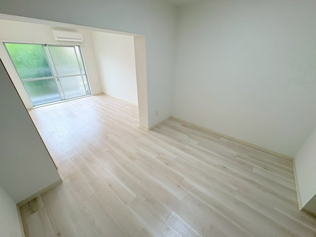 植田マンション神前の居間写真