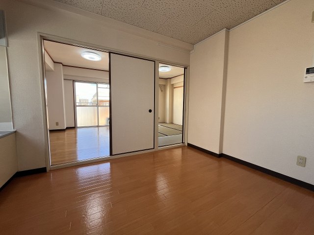 進藤ビルの居間写真