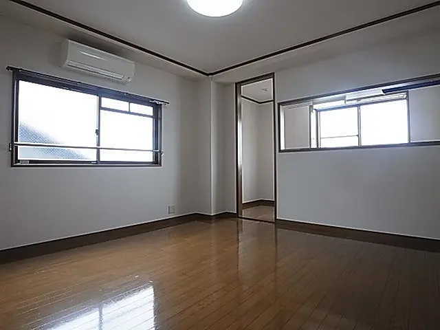 フレグラント野崎の居間写真