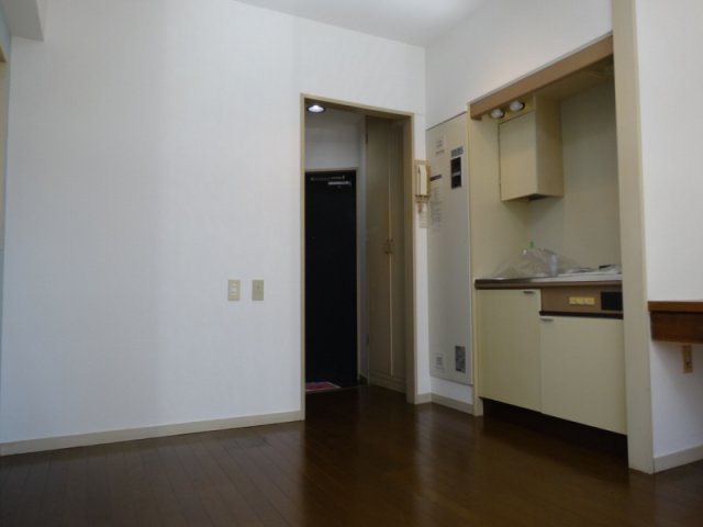 アコーズタワー神戸イーストの居間写真
