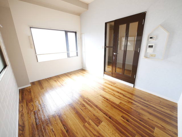 サンパレス21芦屋川2の居間写真