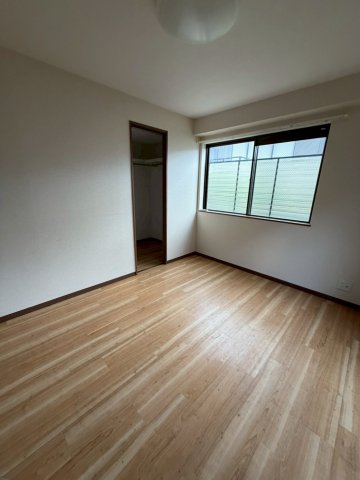 ブラントゥール芦屋の居間写真