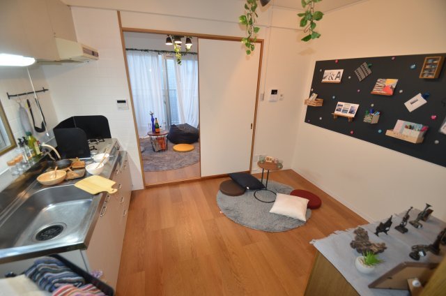 フジテラス春日野道の居間写真