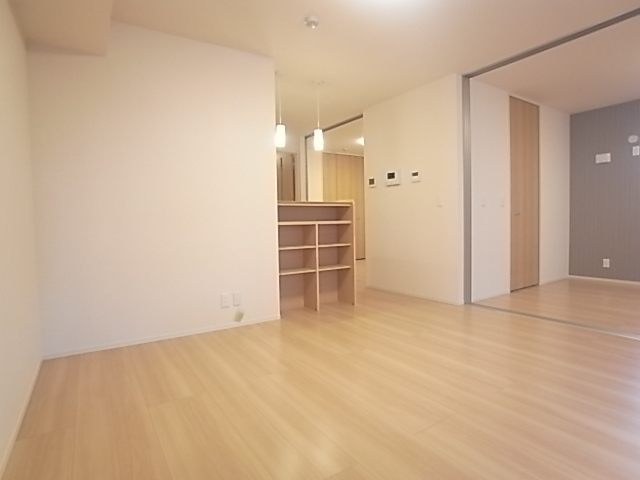 EVISTAGE甲子園の居間写真