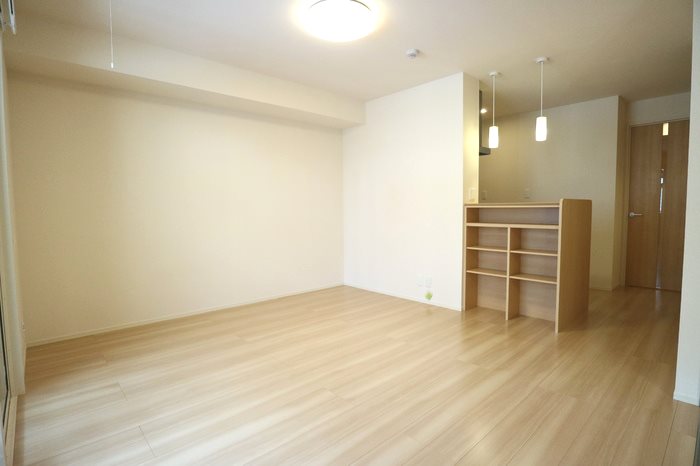 EVISTAGE甲子園の居間写真