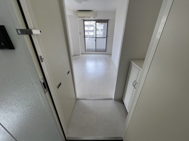 パイン神戸元町の玄関写真
