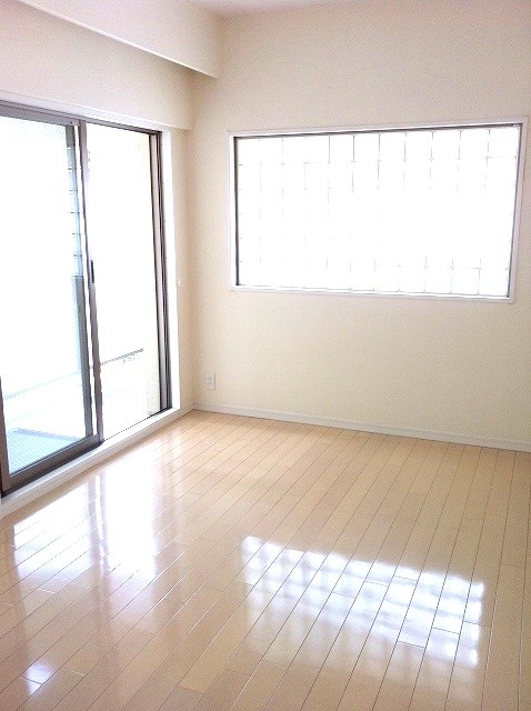 ジークレフ神戸元町の居間写真