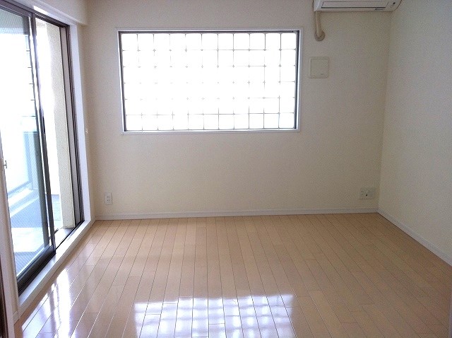 ジークレフ神戸元町の居間写真