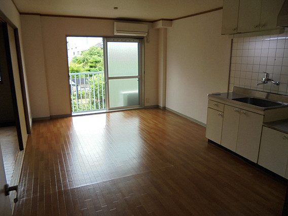 フラワー芦屋の居間写真