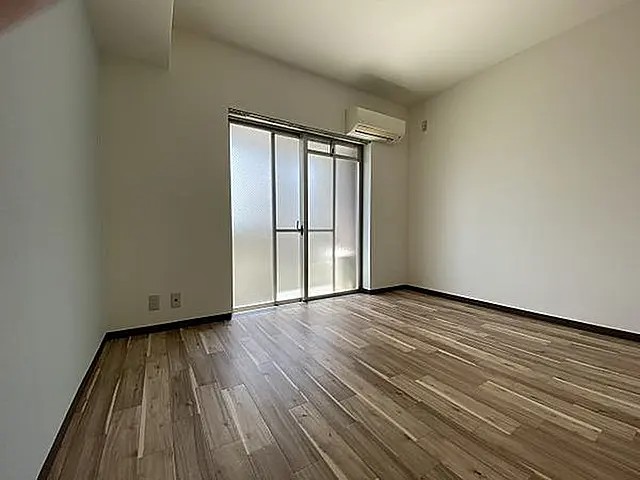 ベルグリーン熊内の居間写真