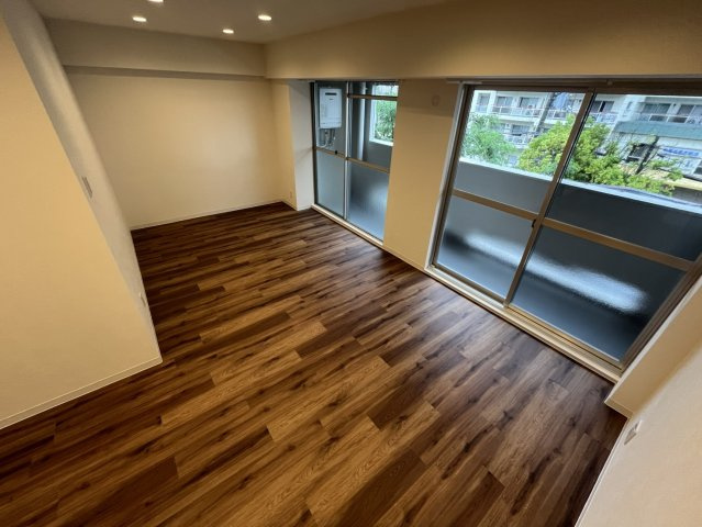 エルベコート甲陽園の居間写真