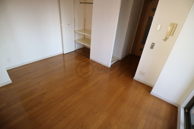 ワコーレヴィータ深江EASTの居間写真