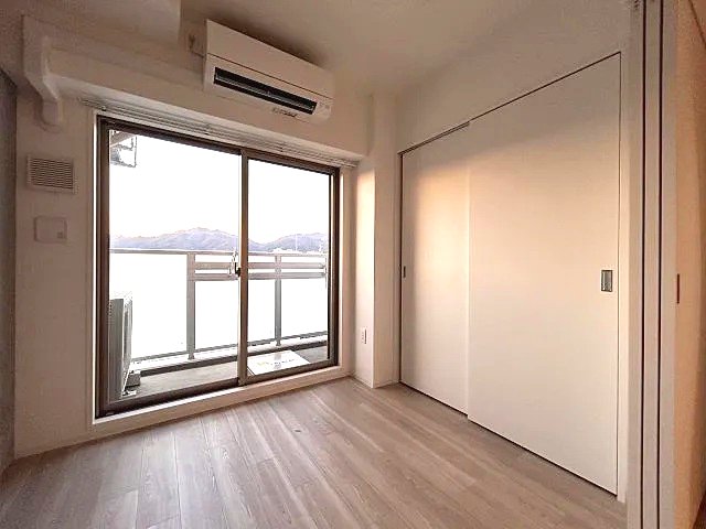 セレニテ神戸ミラクの居間写真