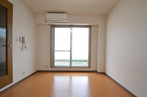 グレースハイツ六甲の居間写真