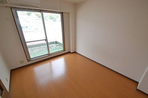 グレースハイツ六甲の居間写真