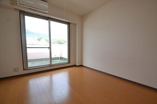 グレースハイツ六甲の居間写真