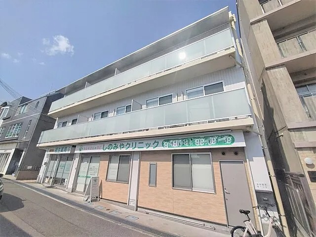 フルール甲陽園駅前の外観写真