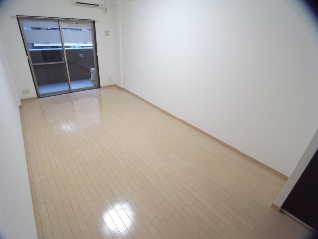 エスライズ新神戸の居間写真