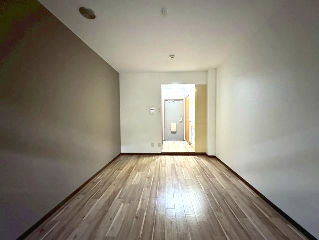 ロイヤルコート山本通の居間写真