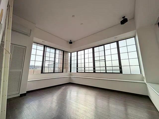 ベルトピア芦屋2の居間写真