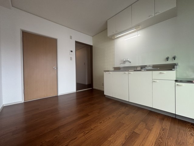 桑畑高徳マンションの居間写真
