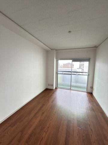桑畑高徳マンションの居間写真