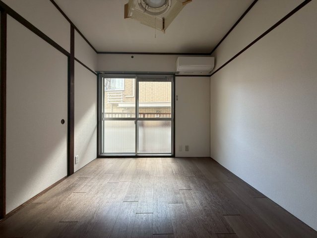 シティハイツ西岡本の居間写真