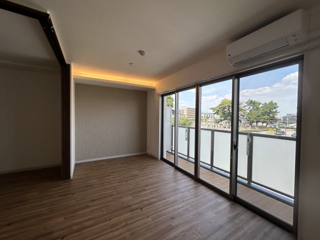 センプレヴィータさくら夙川の居間写真