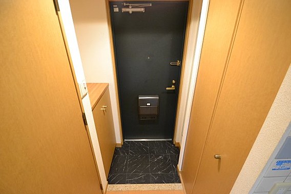 プレサンス神戸三宮の玄関写真