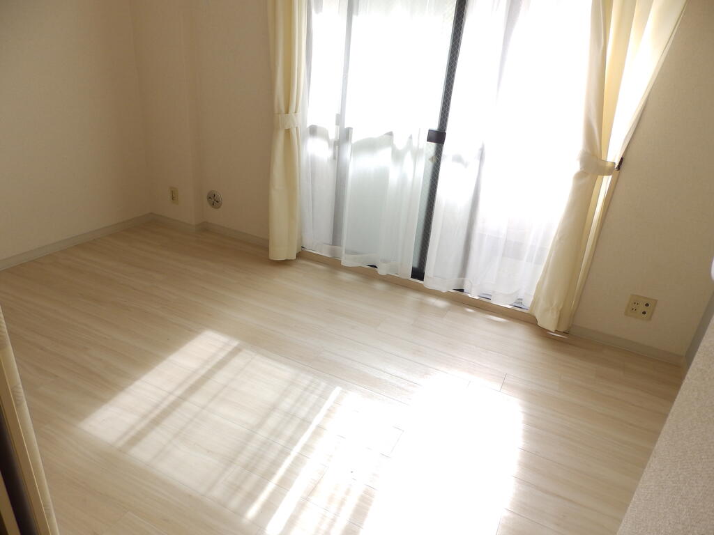 ジョイフル六甲Vの居間写真