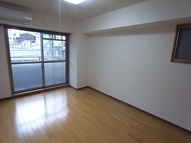 B-RISE元町の居間写真