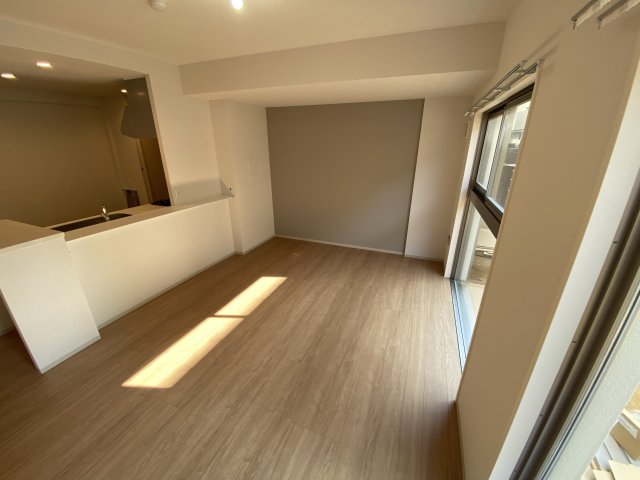 ブライトガーデンの居間写真
