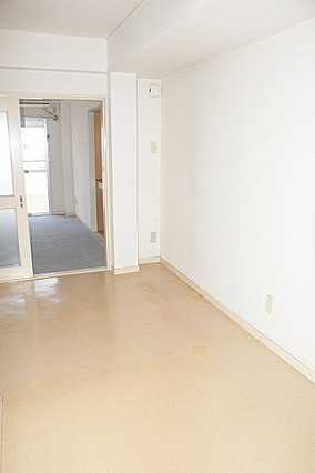 シンエーハイツ六甲道の居間写真