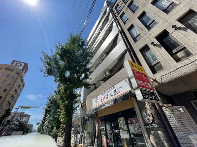 サンビルダ-六甲駅前の外観写真