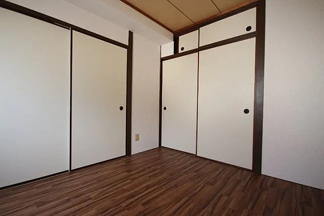 第1徳山ビルの居間写真