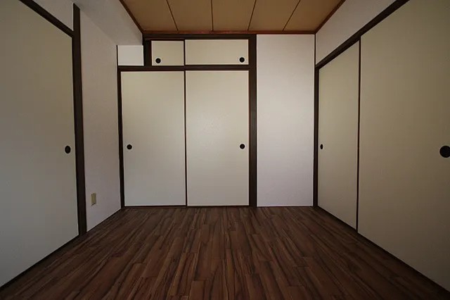第1徳山ビルの居間写真