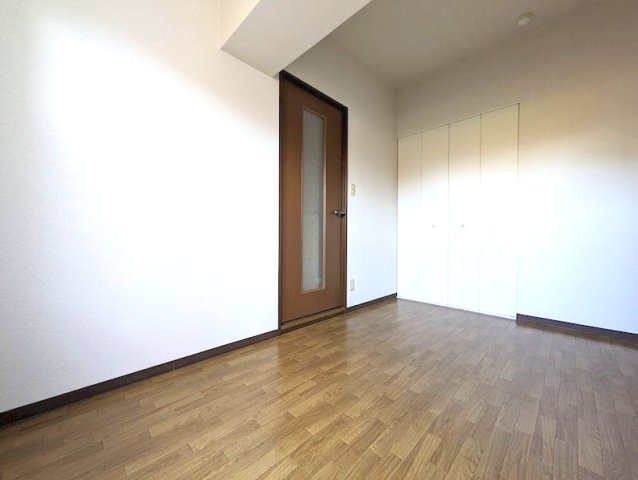 甲子園ガーデンハウスの居間写真