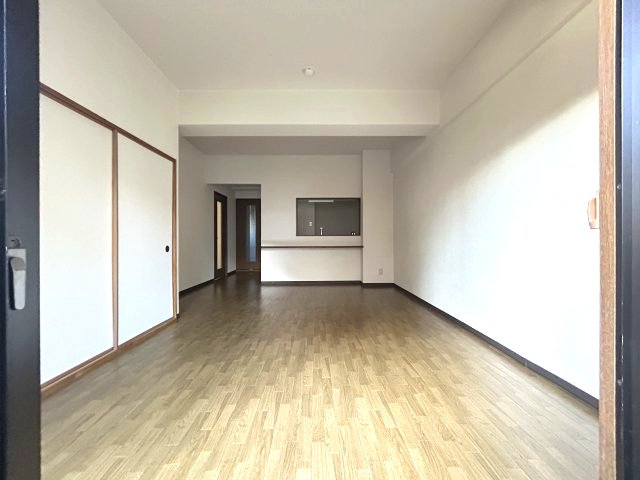 甲子園ガーデンハウスの居間写真