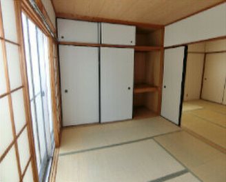 リョウジュ名次の居間写真