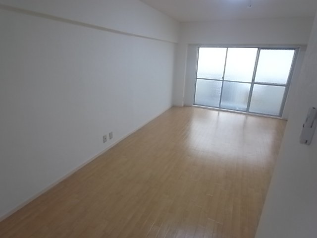 三富王子マンションの居間写真