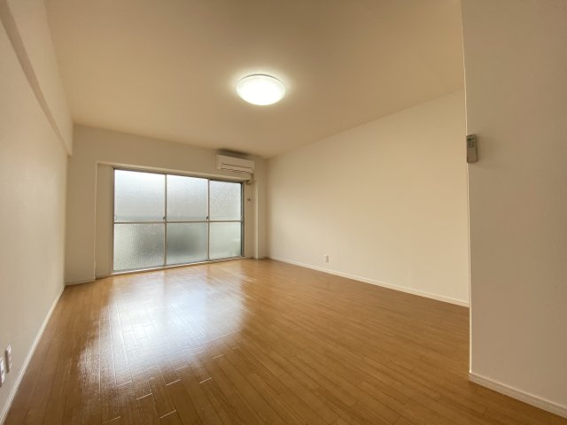 三富王子マンションの居間写真