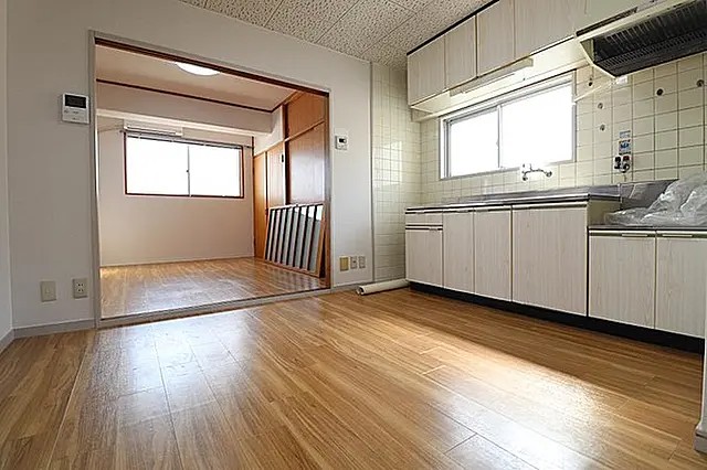 昴ビルの居間写真